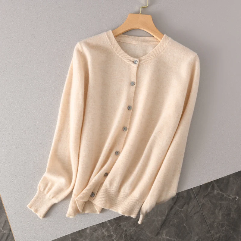 Damen Leichter Rundhals-Knopfcardigan in Kaschmiroptik mit feiner Rippkante und lässiger Silhouette Drune