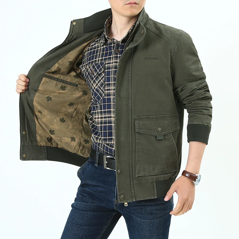 Herren Canvas-Fieldjacke im Bomberstil mit gerippten Bündchen, aufgesetzten Pattentaschen und bedrucktem Innenfutter Drune