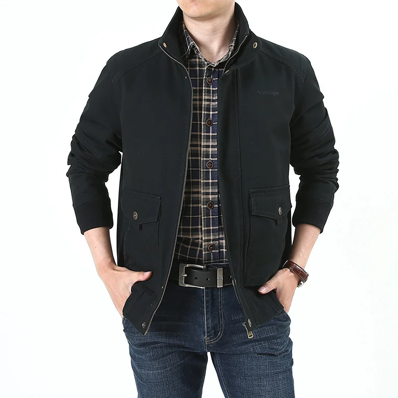 Herren Canvas-Fieldjacke im Bomberstil mit gerippten Bündchen, aufgesetzten Pattentaschen und bedrucktem Innenfutter Drune
