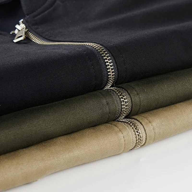 Herren Canvas-Bomberjacke im Utility-Fieldstil mit Ärmeltasche, Pattentaschen und geripptem Bund Drune