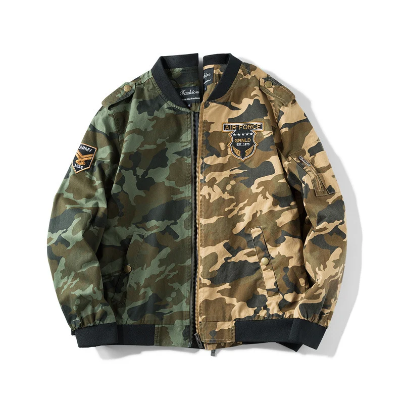 Herren Camouflage Bomberjacke im Military‑Style mit Patch‑Applikationen, Ärmeltasche und Rippenbündchen Drune