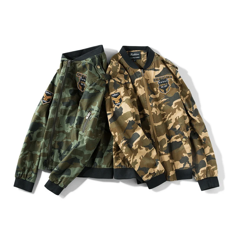 Herren Camouflage Bomberjacke im Military‑Style mit Patch‑Applikationen, Ärmeltasche und Rippenbündchen Drune