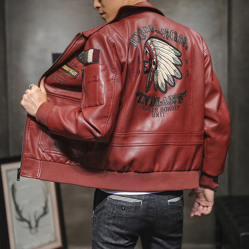 Herren Bomberjacke im Piloten-Look aus Lederimitat mit aufgesetzten Patches und Multifunktions-Taschen Drune