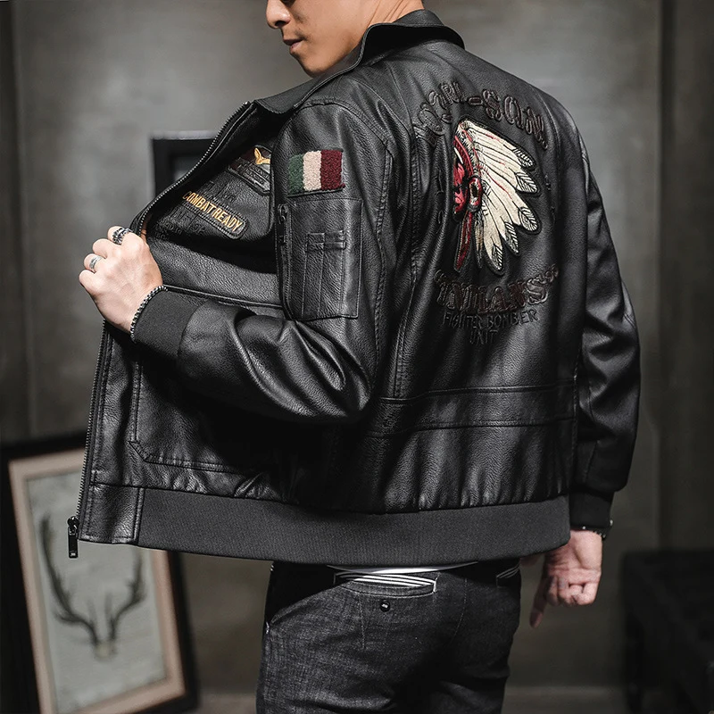 Herren Bomberjacke im Piloten-Look aus Lederimitat mit aufgesetzten Patches und Multifunktions-Taschen Drune