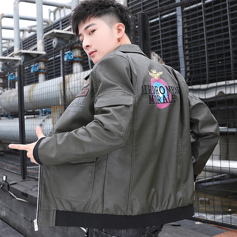 Herren Aviator‑Bomberjacke im Military‑Style mit großem Rückenpatch und Ärmeltasche Drune