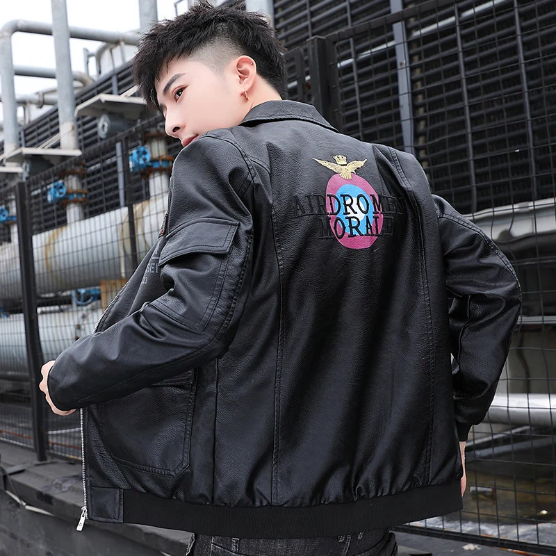 Herren Aviator‑Bomberjacke im Military‑Style mit großem Rückenpatch und Ärmeltasche Drune