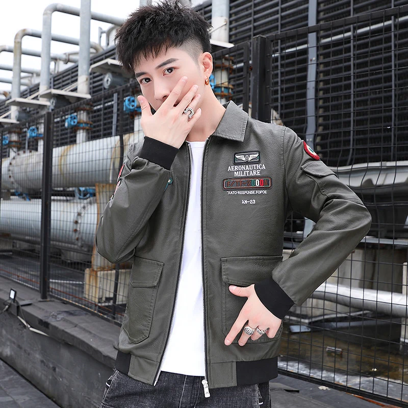 Herren Aviator‑Bomberjacke im Military‑Style mit großem Rückenpatch und Ärmeltasche Drune
