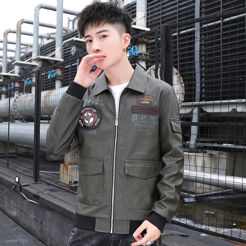 Herren Aviator‑Bomberjacke im Military‑Style mit großem Rückenpatch und Ärmeltasche Drune