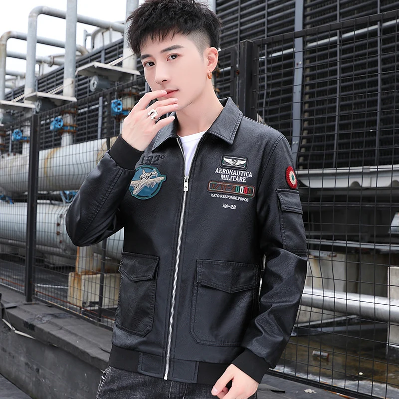 Herren Aviator‑Bomberjacke im Military‑Style mit großem Rückenpatch und Ärmeltasche Drune