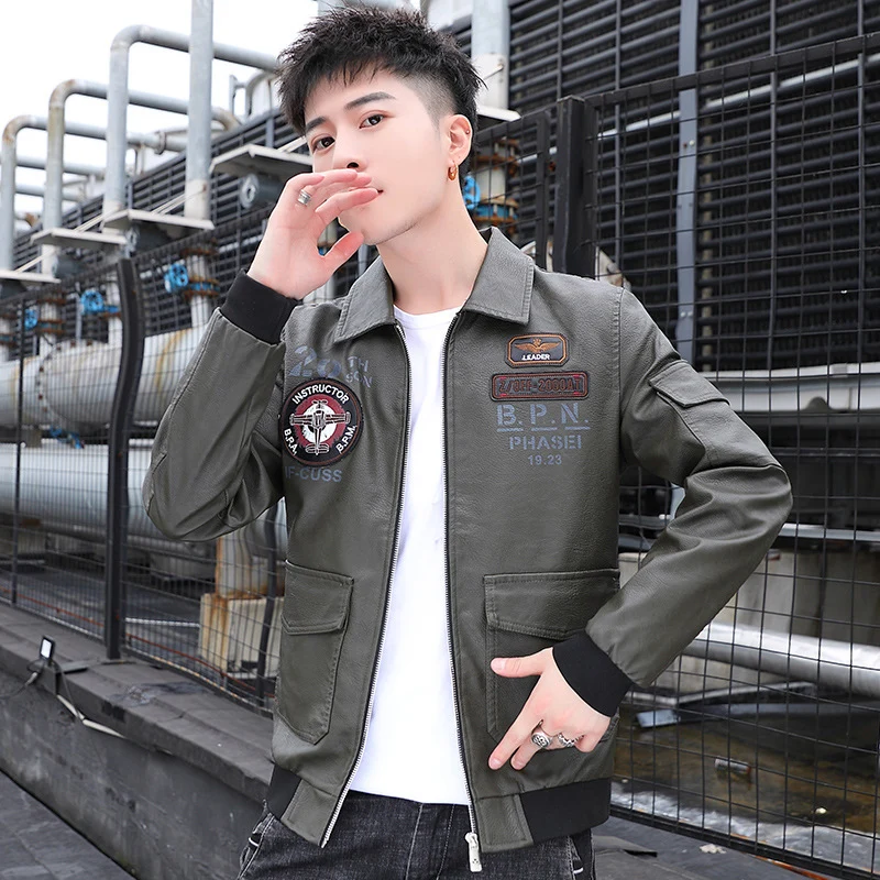 Herren Aviator‑Bomberjacke im Military‑Style mit großem Rückenpatch und Ärmeltasche Drune