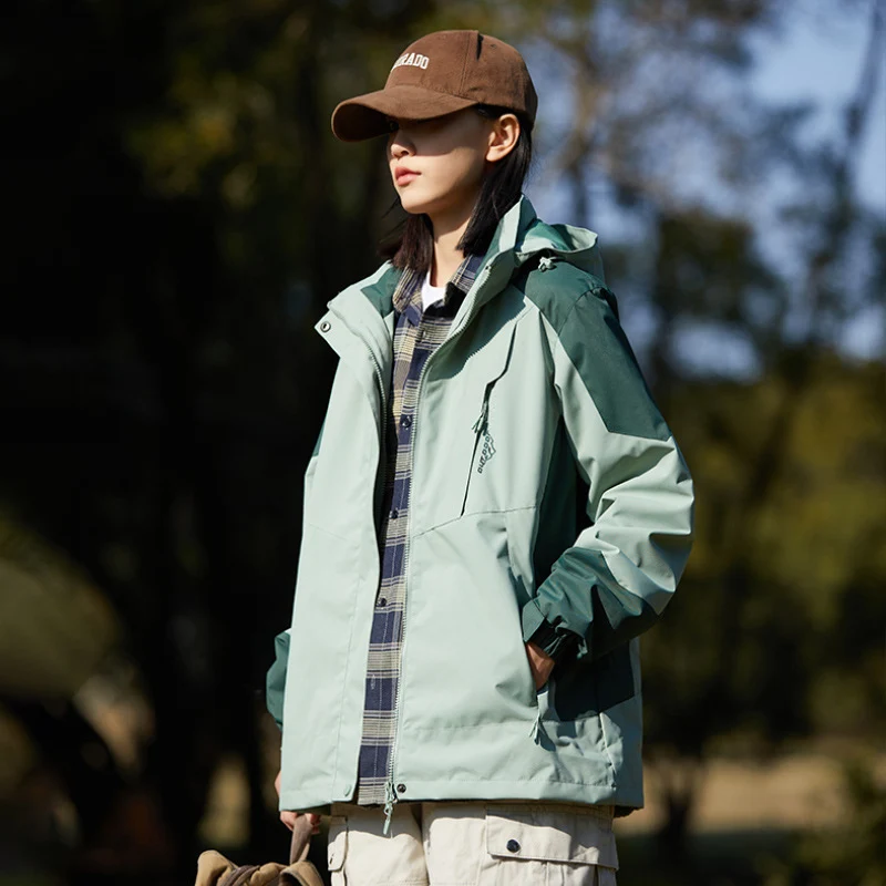 Damen zweilagige wasserabweisende Outdoorjacke mit Kapuze, Taillenregulierung und Kontrastbesätzen Drune