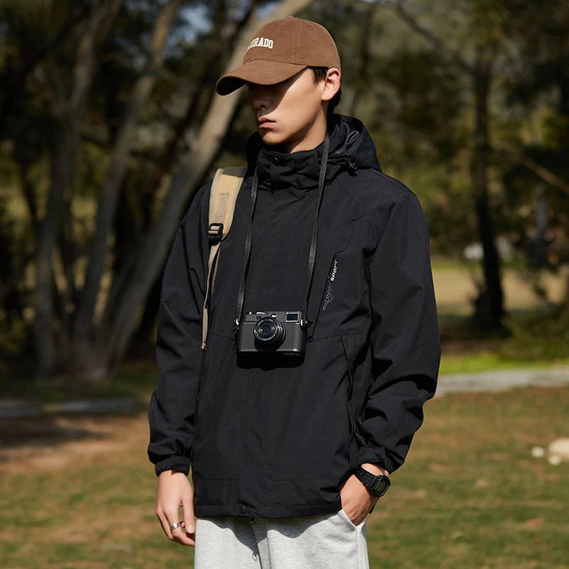 Damen zweilagige wasserabweisende Outdoorjacke mit Kapuze, Taillenregulierung und Kontrastbesätzen Drune