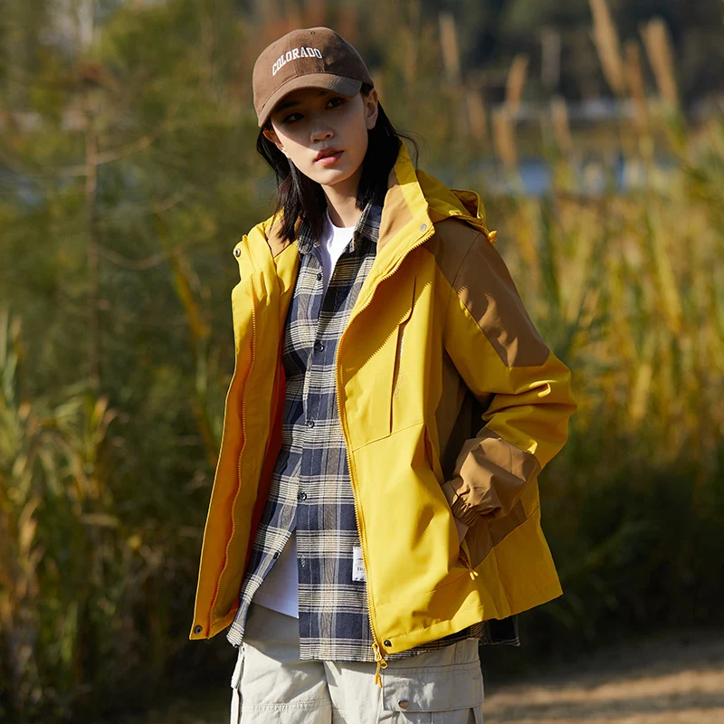 Damen zweilagige wasserabweisende Outdoorjacke mit Kapuze, Taillenregulierung und Kontrastbesätzen Drune
