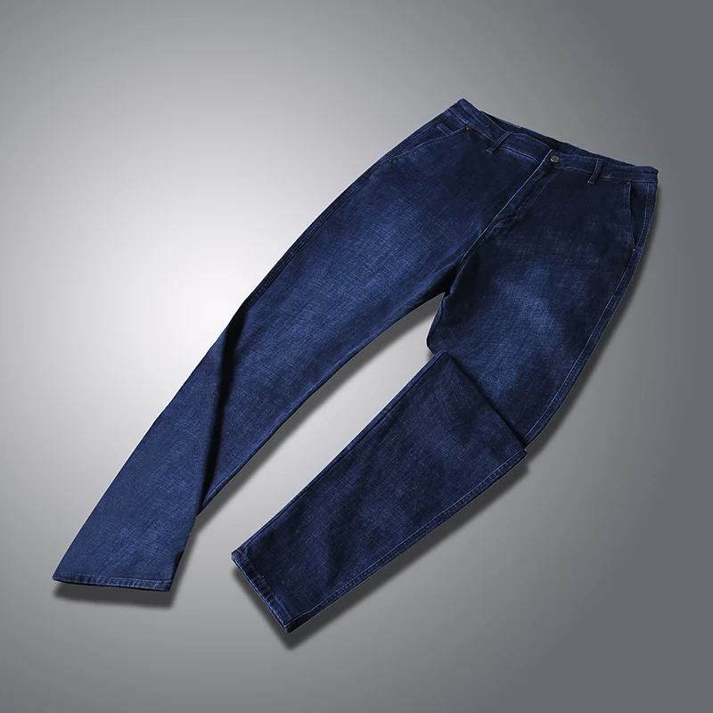 Herren Schmal geschnittene Denim-Chino mit Stretch, tapered Bein und klassischer Five-Pocket-Optik Drune