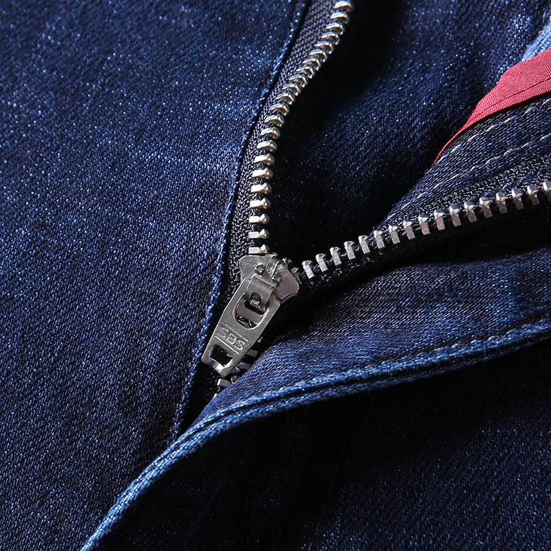 Herren Schmal geschnittene Denim-Chino mit Stretch, tapered Bein und klassischer Five-Pocket-Optik Drune