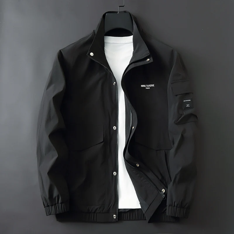 Herren Leichte Wind und Wasserabweisende Fieldjacke mit Stehkragen Ärmelutilitytasche und Pattentaschen Drune
