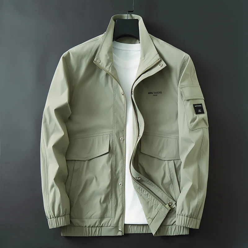Herren Leichte Wind und Wasserabweisende Fieldjacke mit Stehkragen Ärmelutilitytasche und Pattentaschen Drune