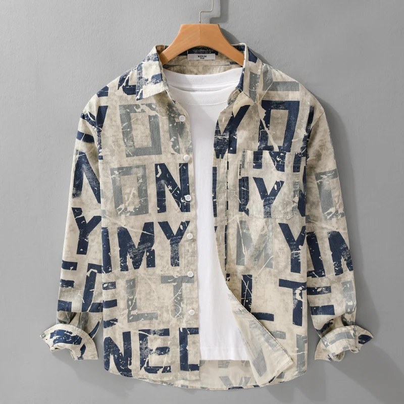 Herren Langarm-Hemdjacke mit großflächigem Typo‑Print aus Baumwollmix Drune
