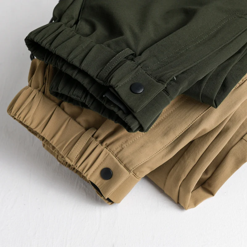 Herren Utility-Cargo-Hose mit elastischem Bund, Knieabnähern und Klappentaschen Drune