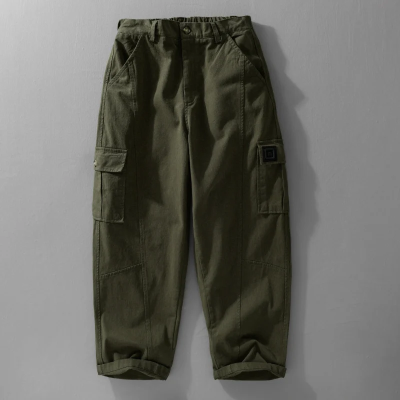 Herren Utility-Cargo-Hose aus Baumwoll-Twill mit aufgesetzten Beintaschen und relaxed Tapered Fit Drune
