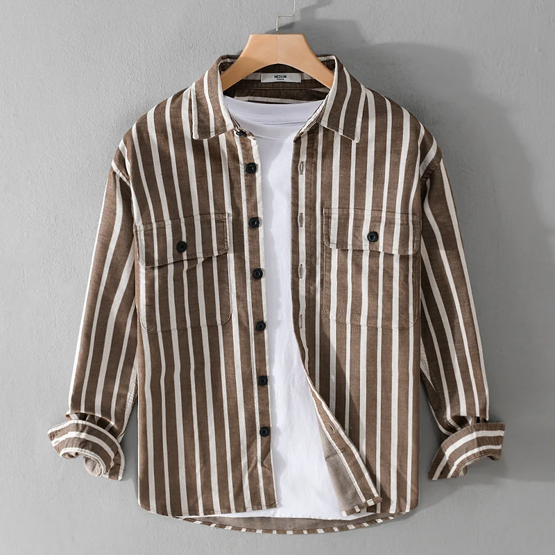 Herren Hemdjacke mit vertikalen Streifen, aufgesetzten Brusttaschen und leichter Baumwollstruktur Drune