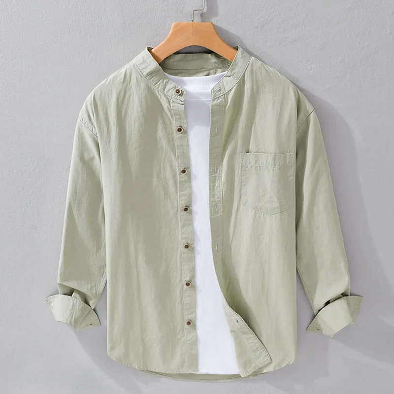 Herren Hemdjacke im Mandarinstil aus Baumwoll-Twill, Relaxed-Fit, mit aufgesetzter Brusttasche und Holzknöpfen Drune