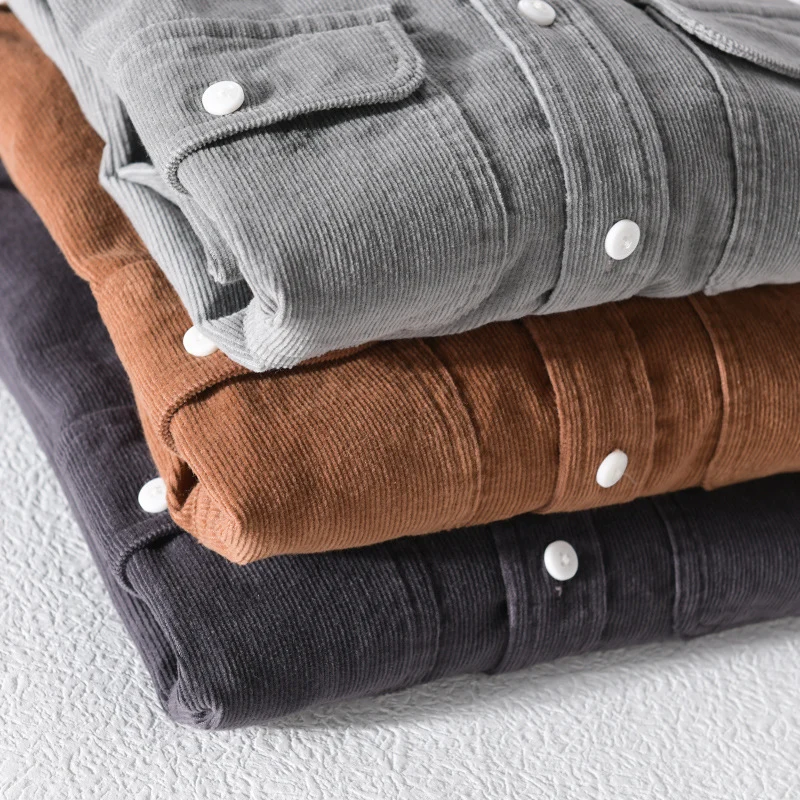 Herren Feincord-Hemdjacke im Worker‑Stil mit doppelten Brustpatten und entspanntem Schnitt Drune