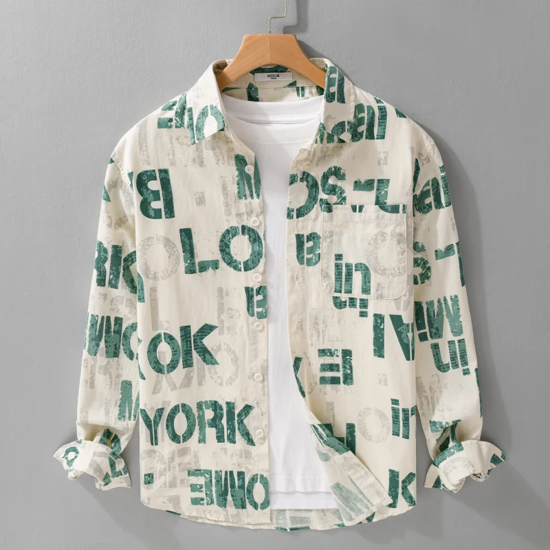 Herren Bedrucktes Leichtes Langarm-Hemd im Relaxed-Fit mit Typo-Print und Brusttasche Drune