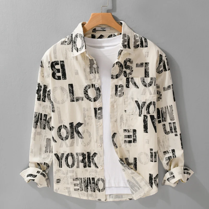Herren Bedrucktes Leichtes Langarm-Hemd im Relaxed-Fit mit Typo-Print und Brusttasche Drune
