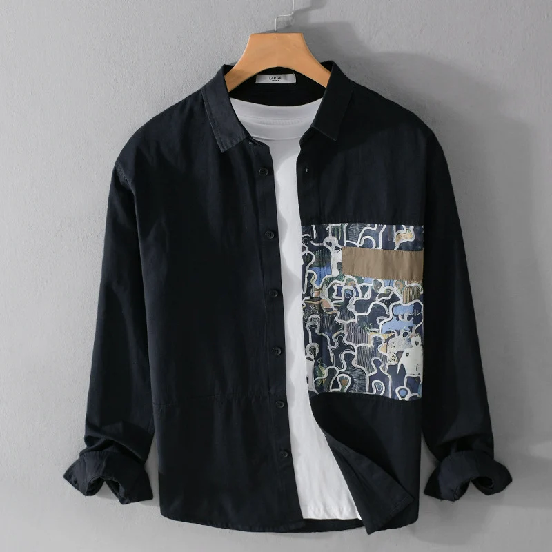 Herren Baumwollhemd mit großem Kunst-Print-Brustpatch und Kentkragen Drune