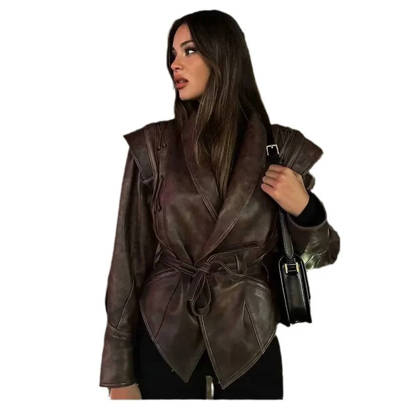 Damen Wickel-Lederjacke mit Taillengürtel, betonter Schulterpartie und femininer Silhouette Drune
