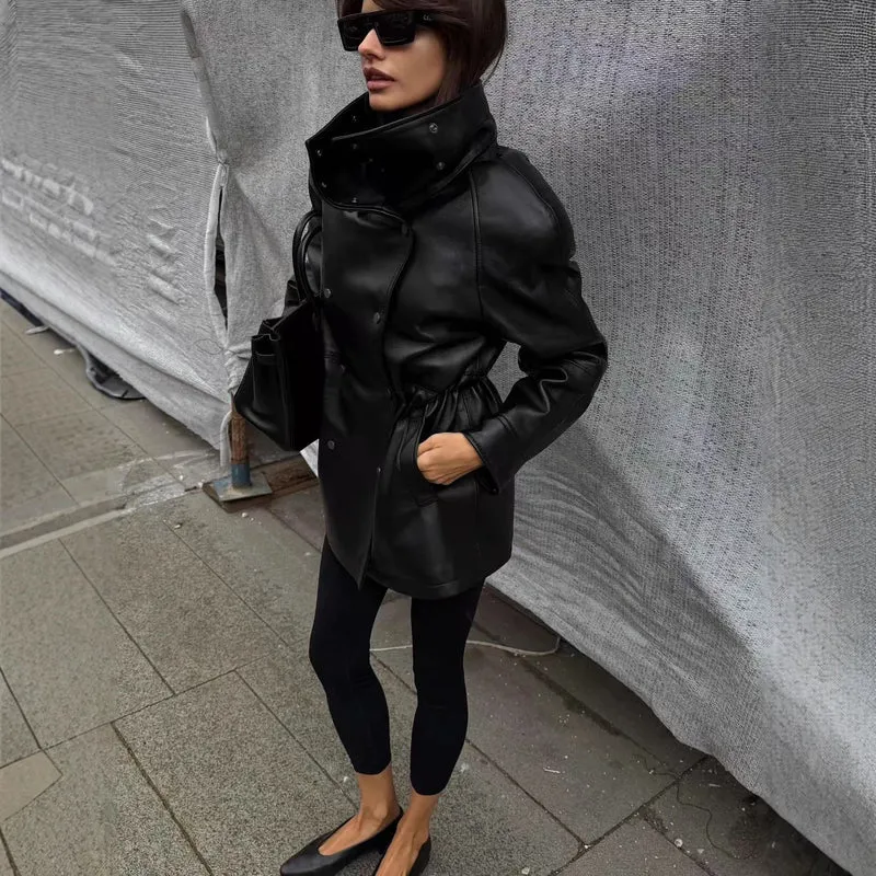 Damen Regenjacke aus Lederoptik mit hohem Stehkragen, Taillenzug und Druckknopffront Drune