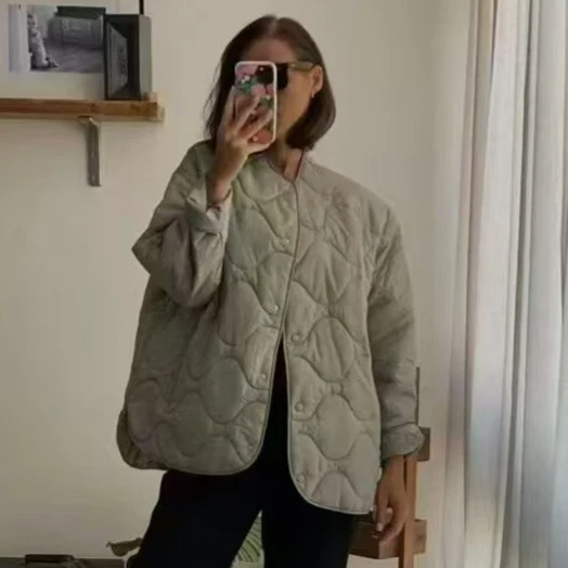 Damen Oversize-Steppjacke ohne Kragen mit Druckknopfverschluss und abgerundetem Saum Drune