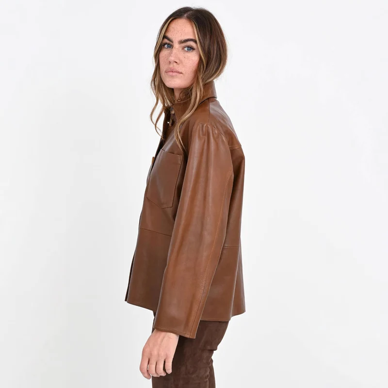 Damen Overshirt-Jacke in Lederoptik mit aufgesetzter Brusttasche und verdeckter Knopfleiste Drune