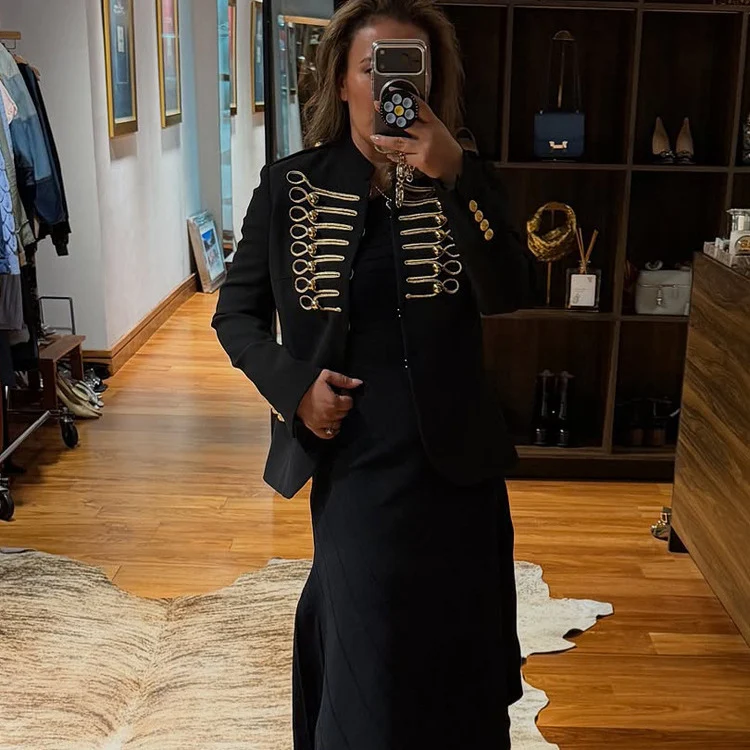 Damen Militärischer Kurzblazer mit goldener Kordel‑Litzenverzierung und Zierriegeln Drune