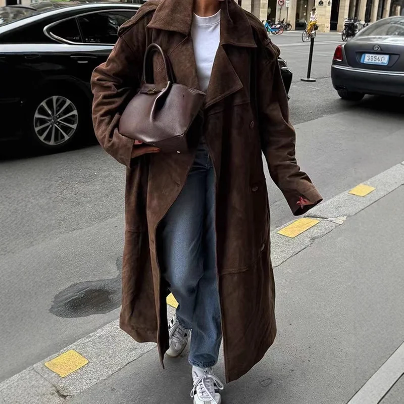 Damen Midilanger Oversize-Trenchcoat aus Veloursimitat mit doppelreihiger Knopfleiste, Schulterpatten und Bindegürtel Drune