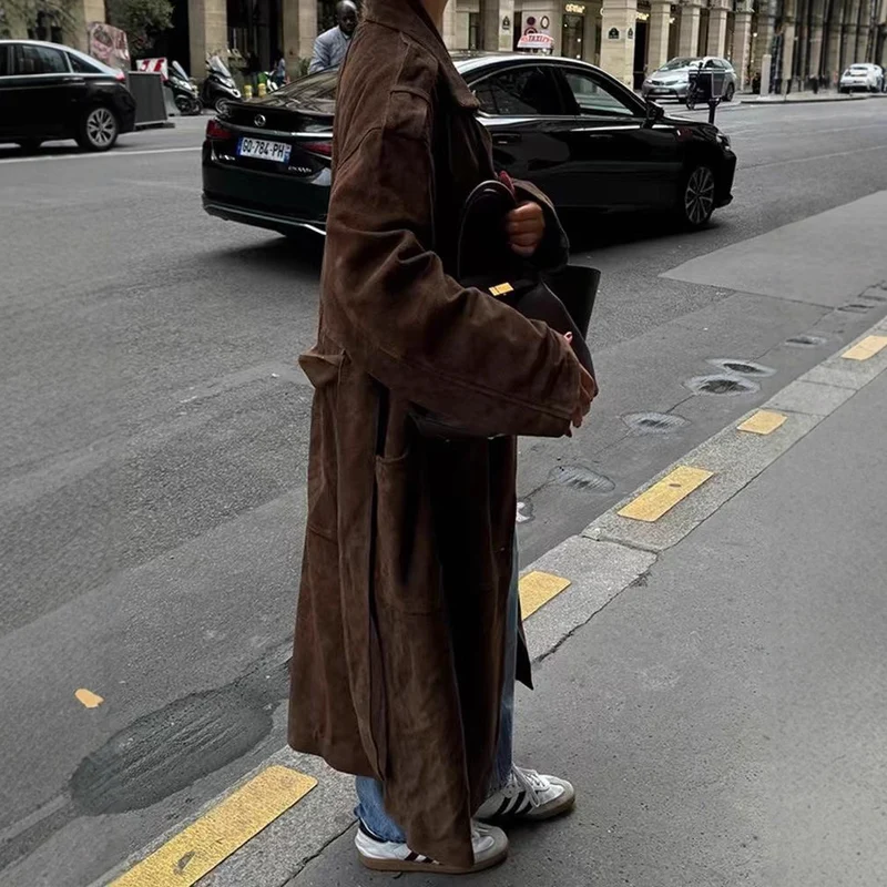 Damen Midilanger Oversize-Trenchcoat aus Veloursimitat mit doppelreihiger Knopfleiste, Schulterpatten und Bindegürtel Drune