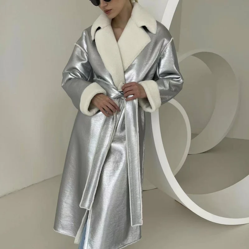 Damen Longline-Mantel aus Metallic‑Material mit Teddyfutter und überschnittener Schulter Drune