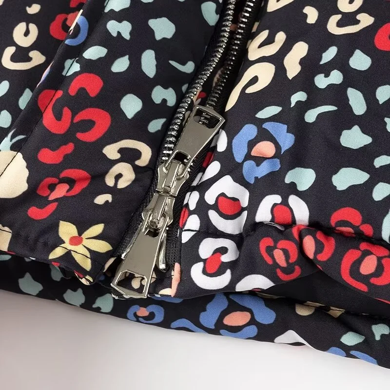 Damen Leichte wattierte Kurzjacke mit Stehkragen, verdeckter Knopfleiste und 3/4-Ärmeln Drune