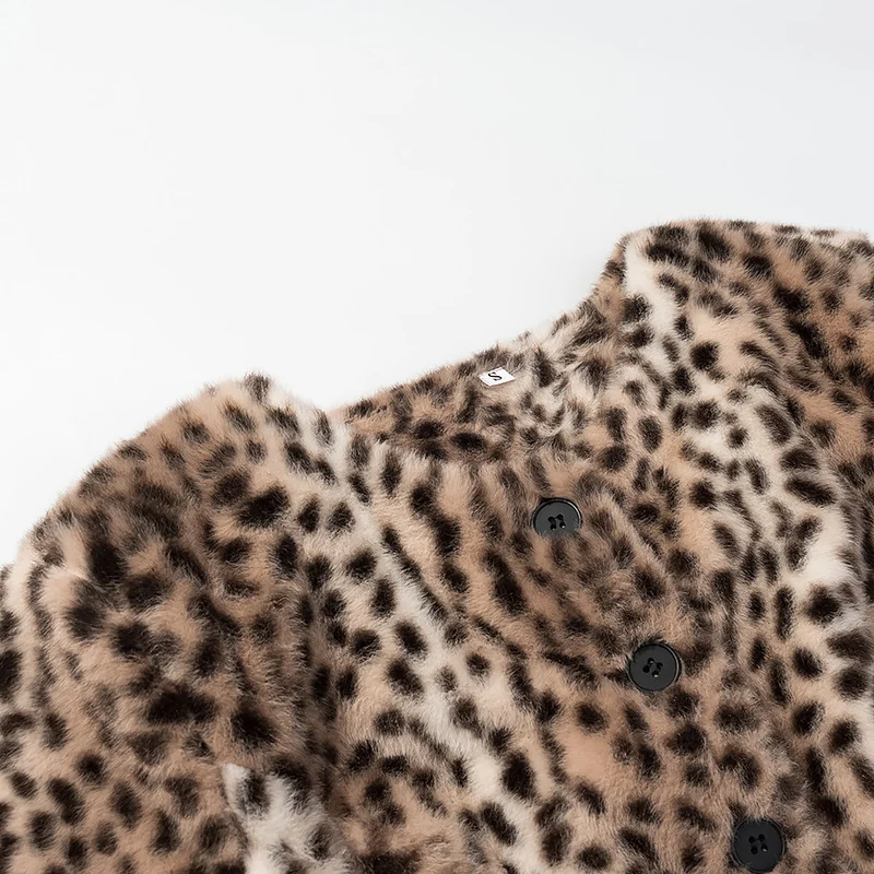 Damen Kurze Kunstfelljacke mit Leopardenmuster und Rundhalsausschnitt Drune