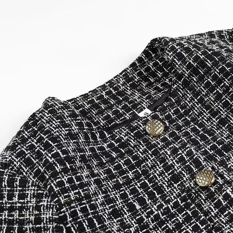 Damen Kurze Bouclé-Tweed-Jacke mit Rundhals, dekorativen Zierknöpfen und aufgesetzten Taschen Drune
