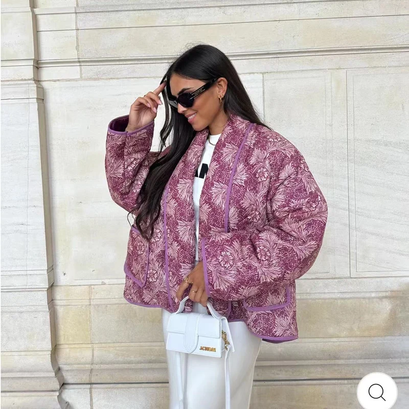 Damen Kurz geschnittene Steppjacke im Vintage-Blumenmuster mit Schalkragen und Kontrastpaspel Drune
