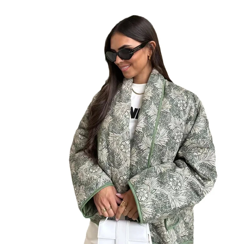 Damen Kurz geschnittene Steppjacke im Vintage-Blumenmuster mit Schalkragen und Kontrastpaspel Drune