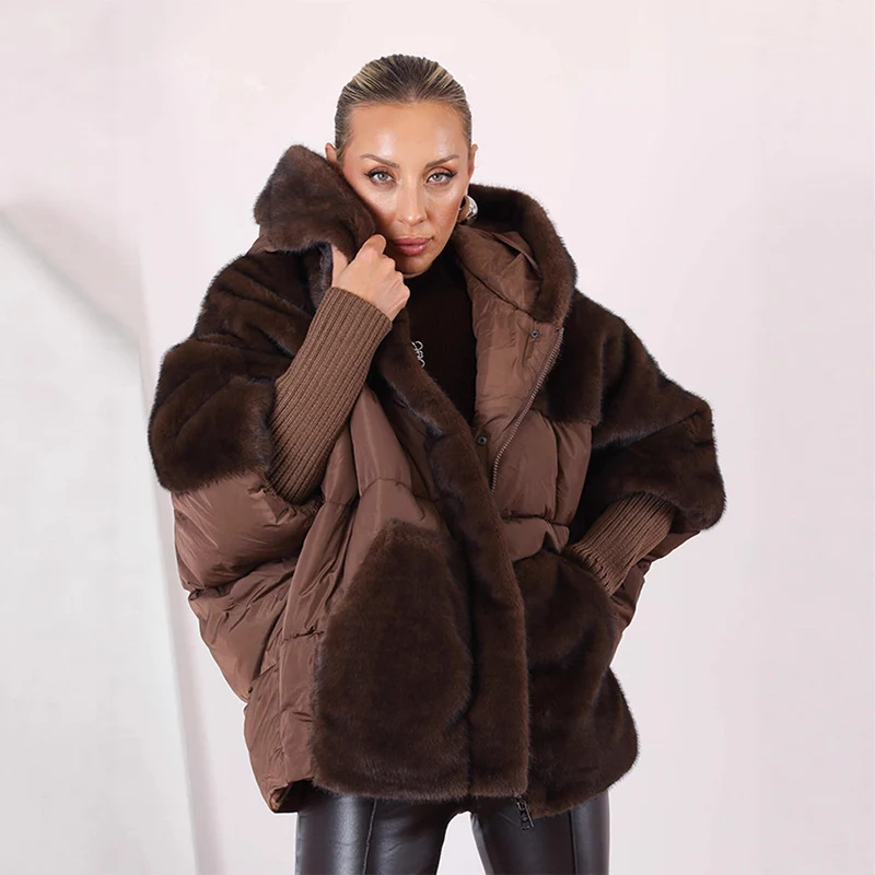 Damen Kurz geschnittene gesteppte Kapuzenjacke mit voluminösem Webpelzbesatz und Oversize‑Silhouette Drune