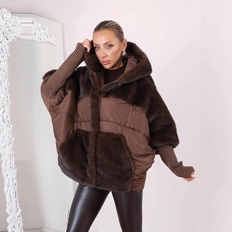 Damen Kurz geschnittene gesteppte Kapuzenjacke mit voluminösem Webpelzbesatz und Oversize‑Silhouette Drune