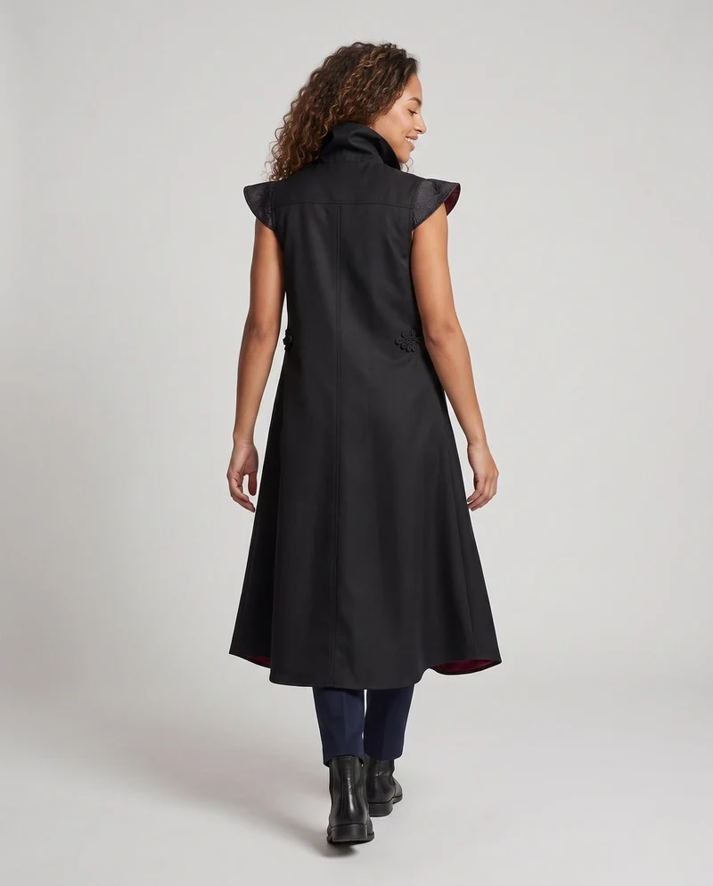 Damen eleganter Kapuzenumhang mit kunstvollem Design und detaillierten Akzenten Drune