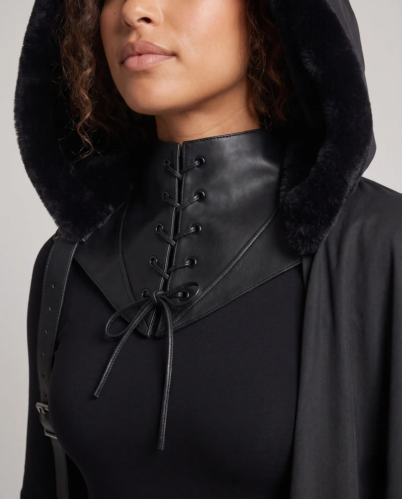 Damen eleganter Kapuzenumhang mit kunstvollen Schnallen Drune