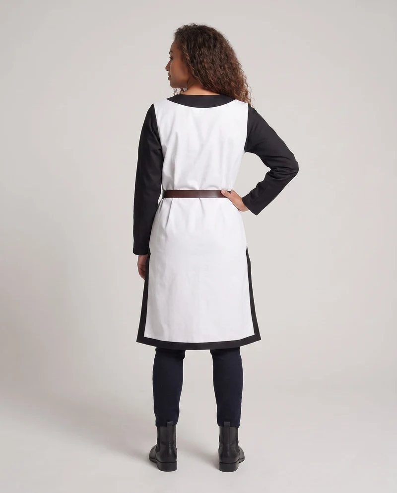 Damen historisches Mittelalterkleid mit verzierten Ärmeln und dekorativem Gürtel Drune
