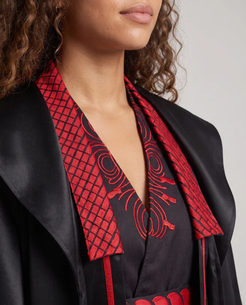 Damen Kostümset mit kunstvoll gestalteter Robe und Details Drune