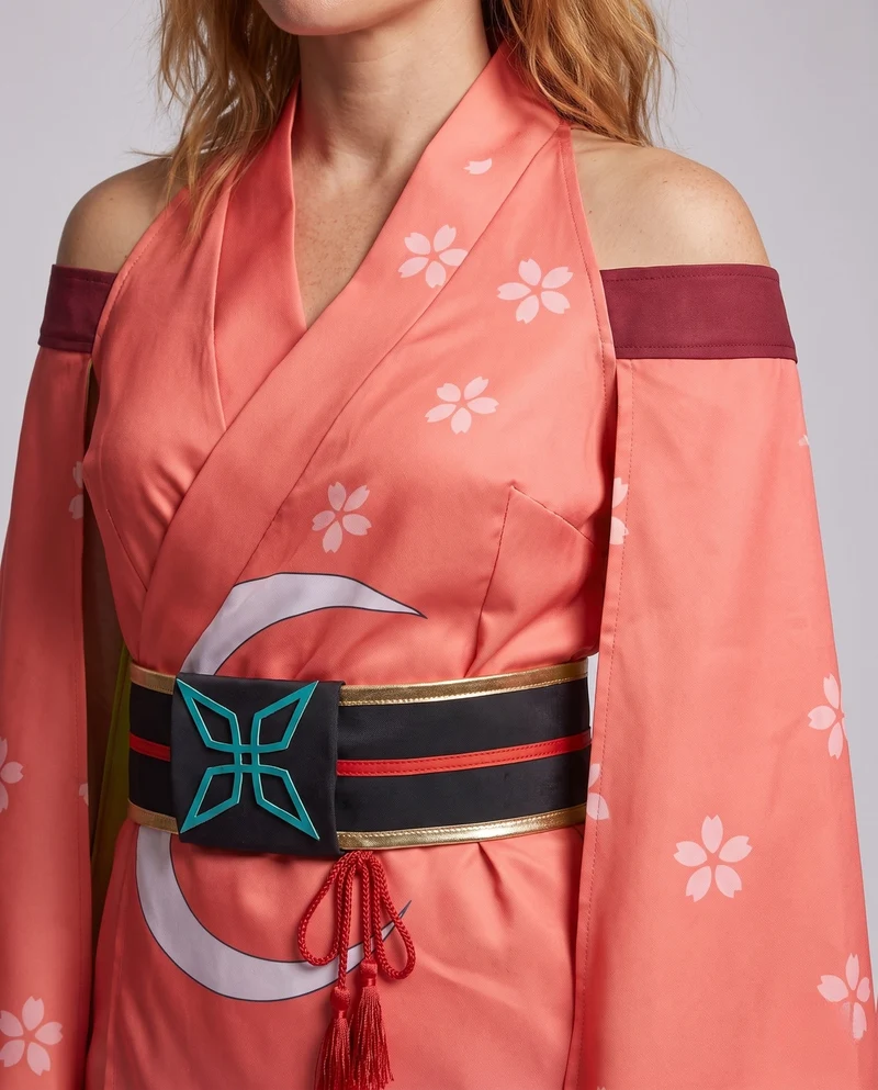 Damen traditionelles Kimono-Kleid mit kunstvollen Verzierungen und elegantem Bindegürtel Drune